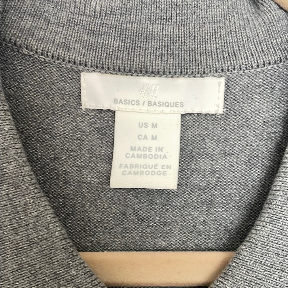 H&M Set of 3- Collared Sweaters - Picture 5 of 5